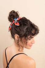 Cargar imagen en el visor de la galería, Leaves Scrunchie
