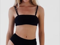 Cargar y reproducir el video en el visor de la galería, Set Shimmer-Black Bandeau-Reto Hotpants
