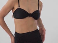 Cargar y reproducir el video en el visor de la galería, Black Mini Skirt Ruched
